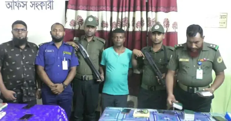 বাংলাদেশি পাসপোর্টসহ আটক ট্রাকচালক